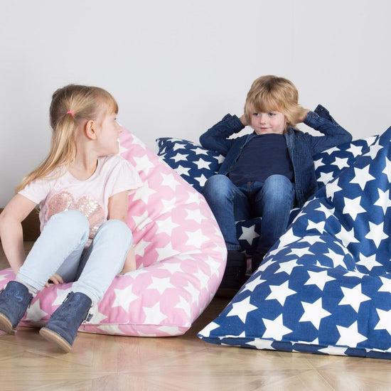 LOUNGE PUG, Puff Pera 'Relajarse' para niños, Estampado Para Niños - Estrellas Rosa