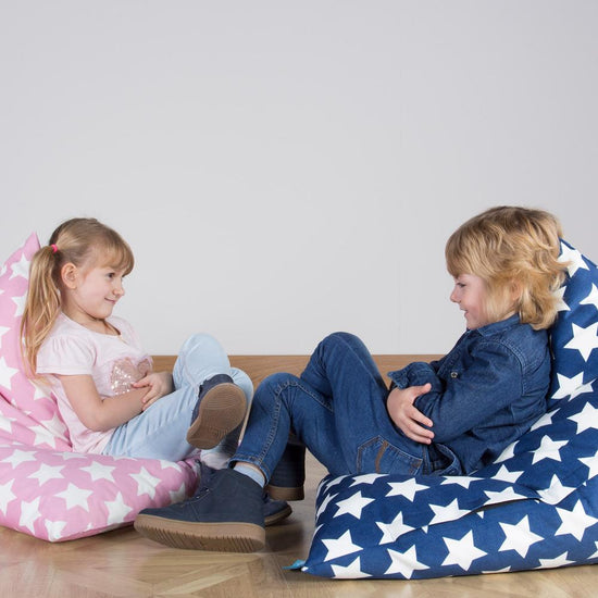 LOUNGE PUG, Puff Pera 'Relajarse' para niños, Estampado Para Niños - Estrellas Rosa