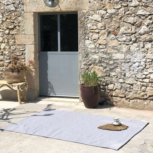 Tapis rectangulaire en fibres recyclées tissé main gris perle indoor outdoor Niels | Decoclico