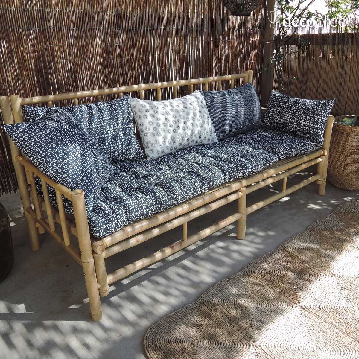 Matelas de sol en coton imprimé block print blanc sur fond bleu de prusse Croix