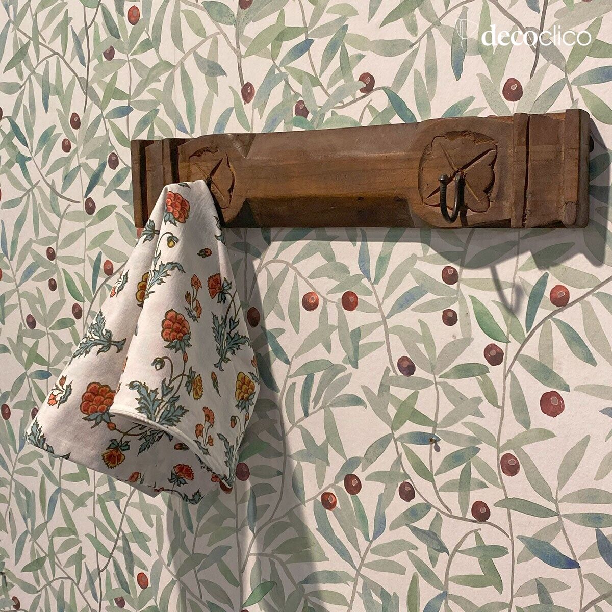 Porte-manteau en bois gravé et métal esprit indien Pamir