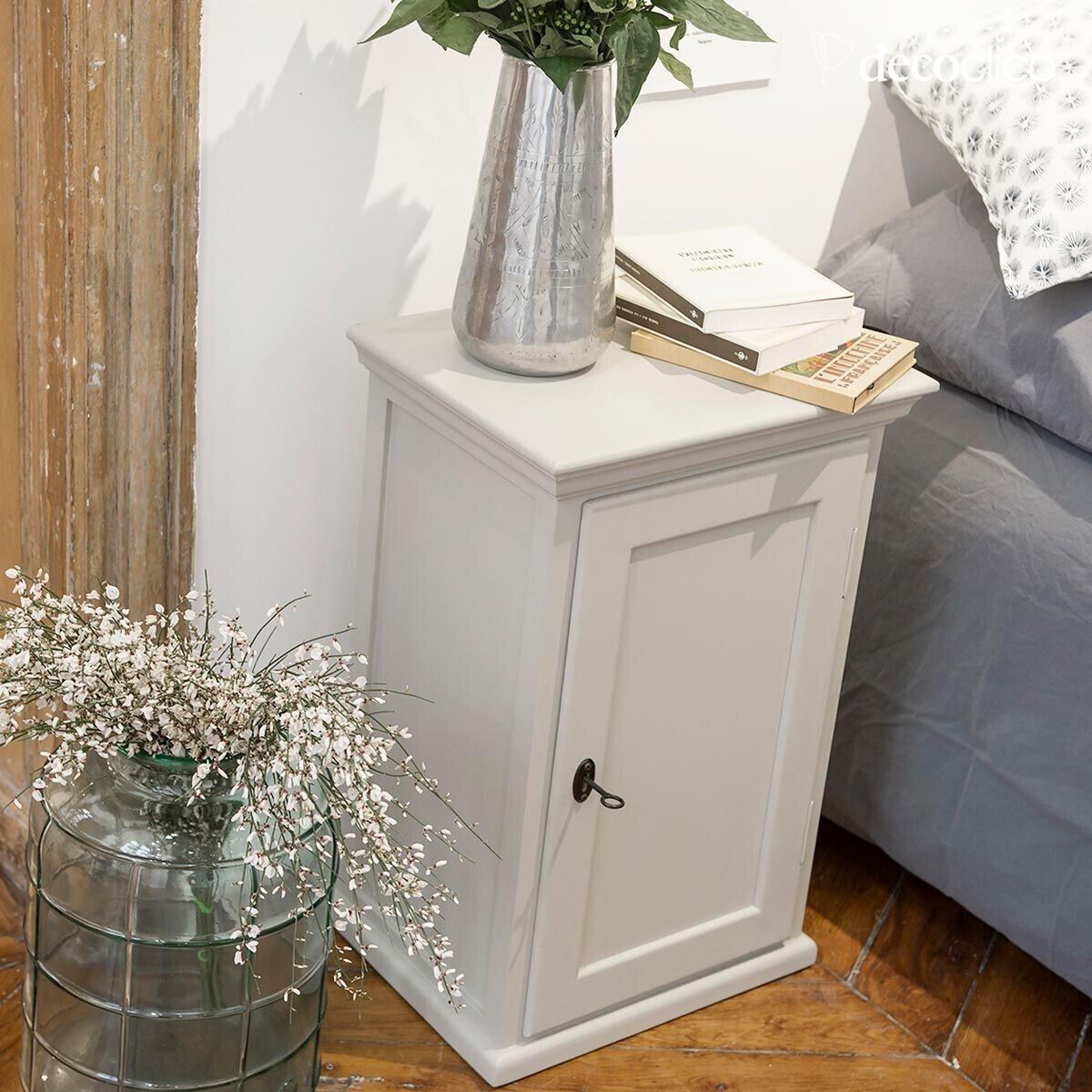 Table de chevet parisienne 1 porte en pin maritime gris clair Léandre