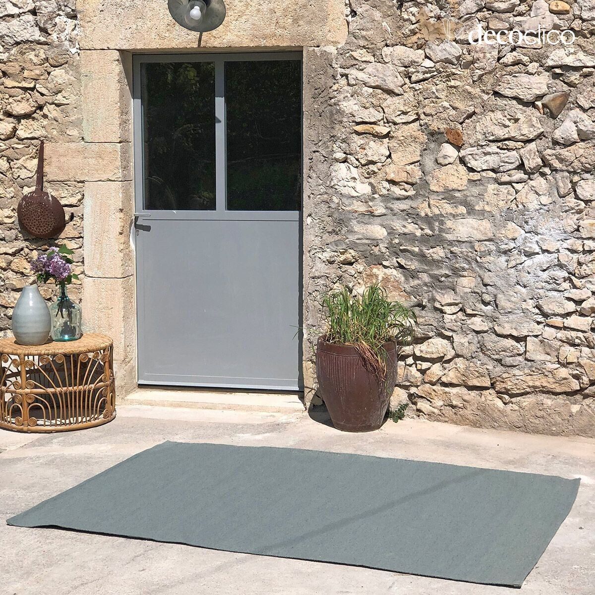 Tapis rectangulaire en fibres recyclées tissé main vert céladon indoor outdoor 140x200 Bergen